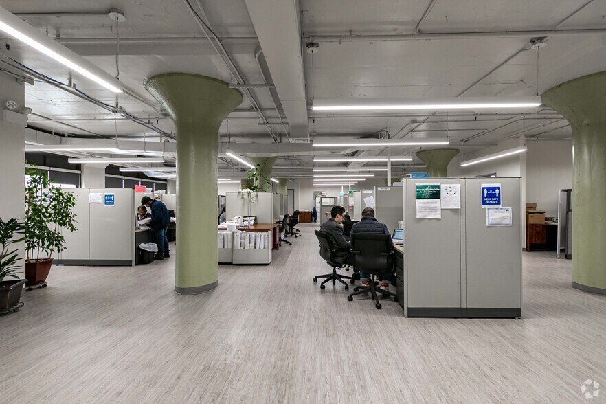 More Photos Of 47-09 30th St, Long Island City Light Manufacturing For Lease