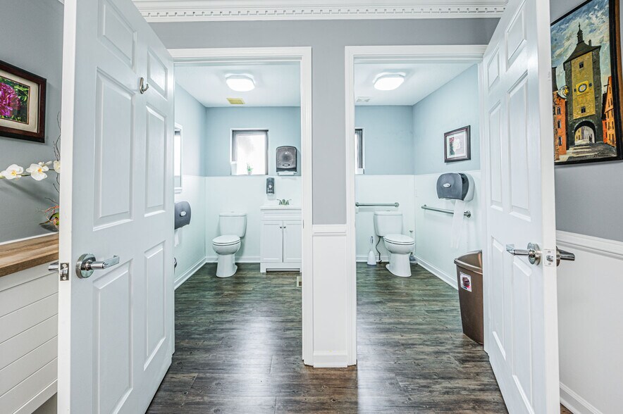 More Photos Of 1502 Westen St, Bowling Green Office For Sale