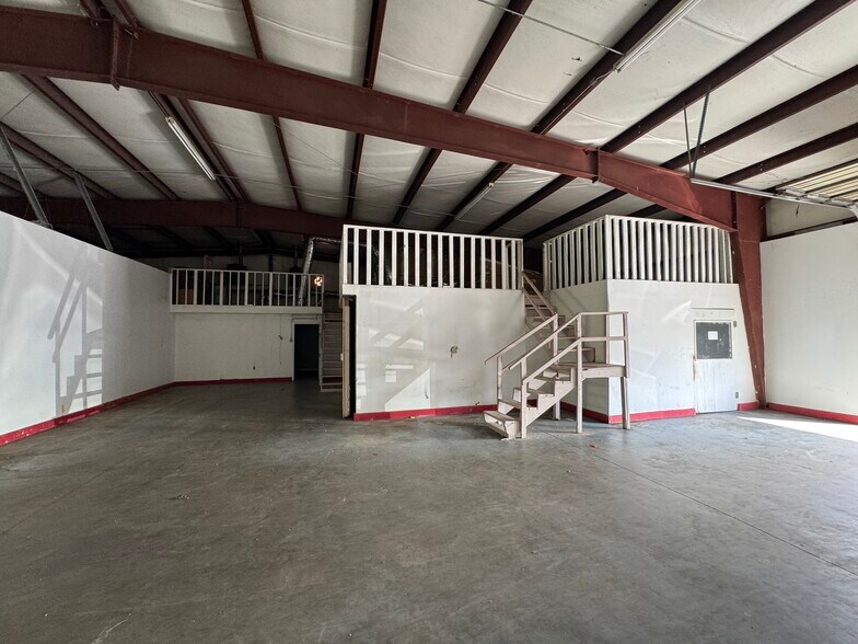 More Photos Of 1338 Summit Dr, Conyers Warehouse For Sale