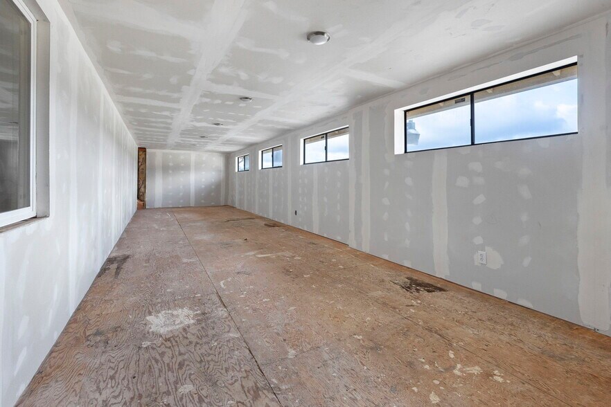 More Photos Of 19478 Village Dr, Sonora Flex For Sale