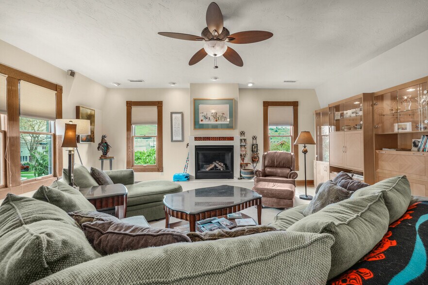 More Photos Of 233 SE 4th St, Pendleton Restaurant For Sale