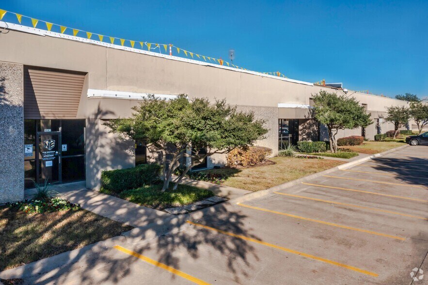 Primary Photo Of 9841-9879 Chartwell Dr, Dallas Distribution For Lease