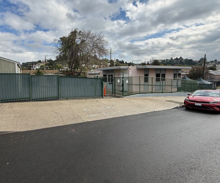 More Photos Of 2415 W Avenue 30, Los Angeles Daycare Center For Sale