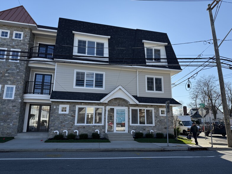 Primary Photo Of 400 Oak St, Copiague Apartments For Lease