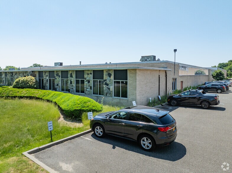 More Photos Of 135 Oser Ave, Hauppauge Warehouse For Lease