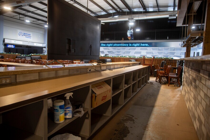 More Photos Of 25000 US 59 Rd, El Campo Flex For Sale