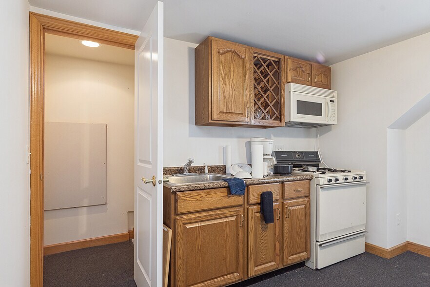 More Photos Of 6401 W 107th St, Worth Freestanding For Sale