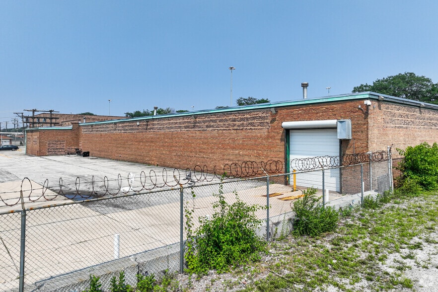 More Photos Of 101 W 84th St, Chicago Manufacturing For Lease