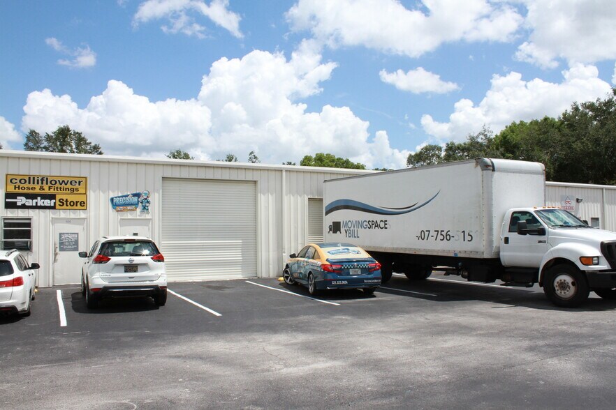 More Photos Of 238 W Marvin Ave, Longwood Warehouse For Lease
