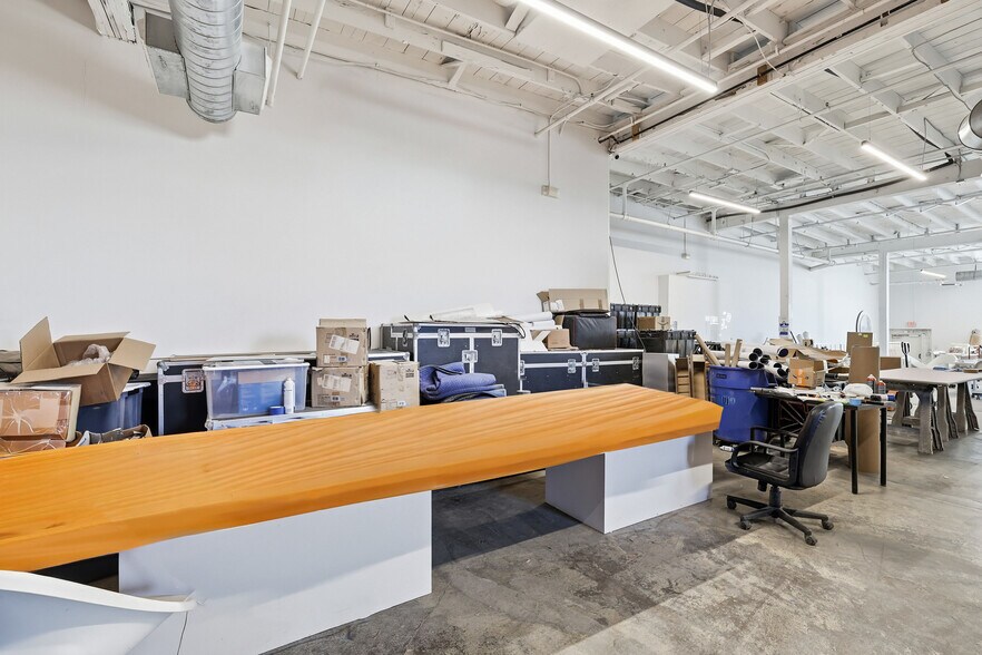 More Photos Of 2700 Atlanta St, Dallas Warehouse For Lease