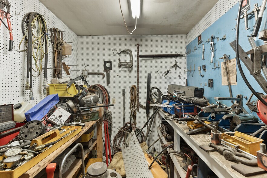 More Photos Of 60 US-54 Hwy, El Dorado Springs General Retail For Sale