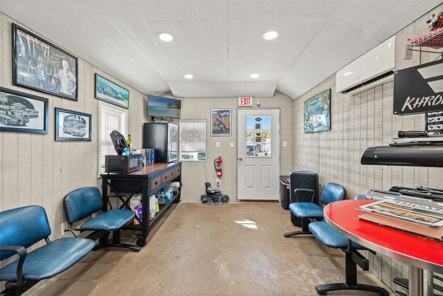 More Photos Of 9539 State Road 52, Hudson Flex For Sale