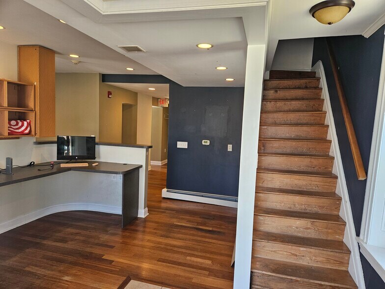 More Photos Of 606 Germantown Pike, Lafayette Hill Office For Sale