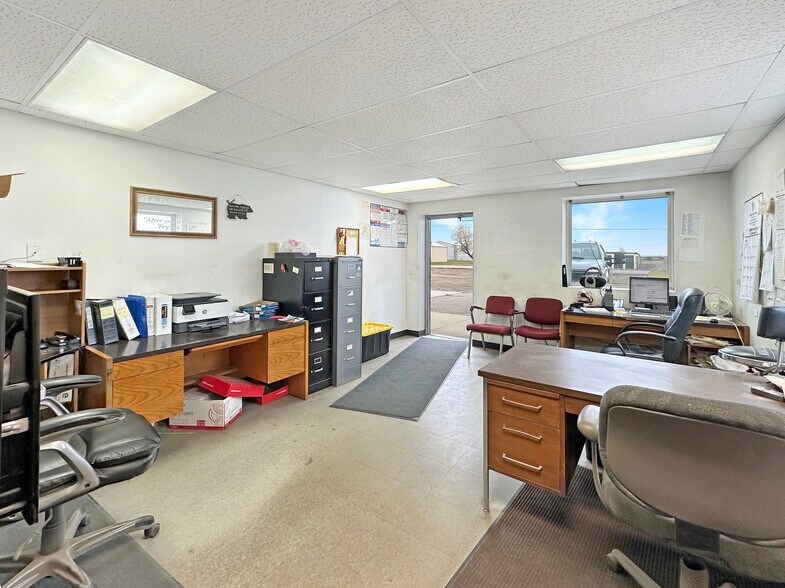 More Photos Of 4015 11th Ave SE, Minot Service For Sale