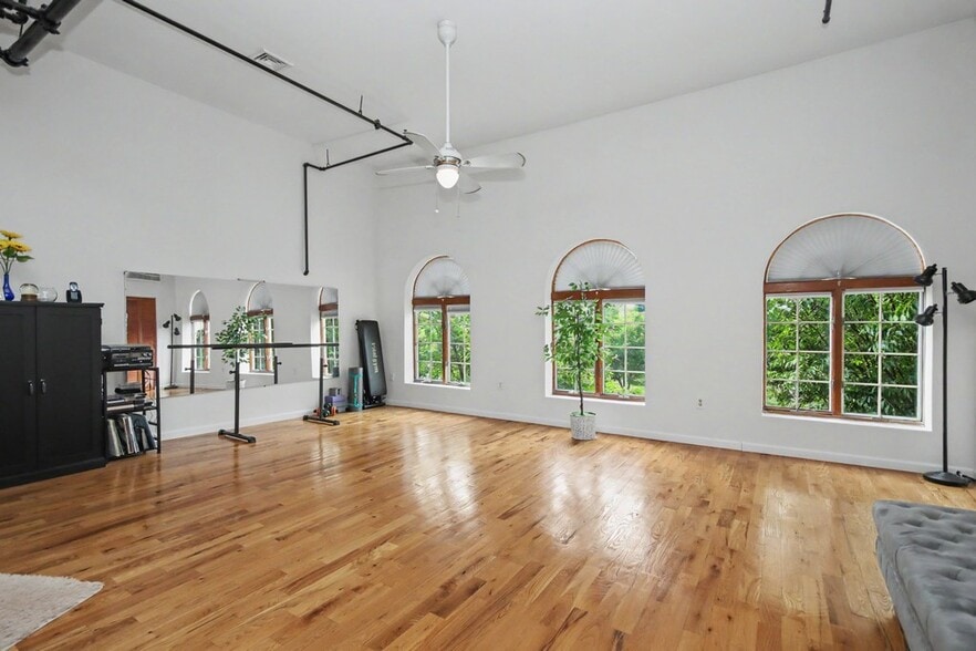 More Photos Of 907-911 South St, Peekskill Storefront Retail Office For Sale