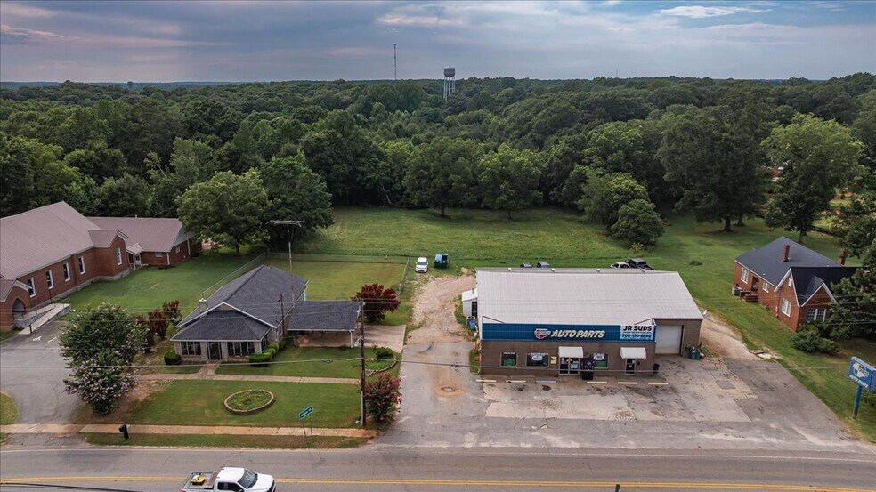 More Photos Of 317 General Daniel Ave N, Danielsville General Retail For Sale