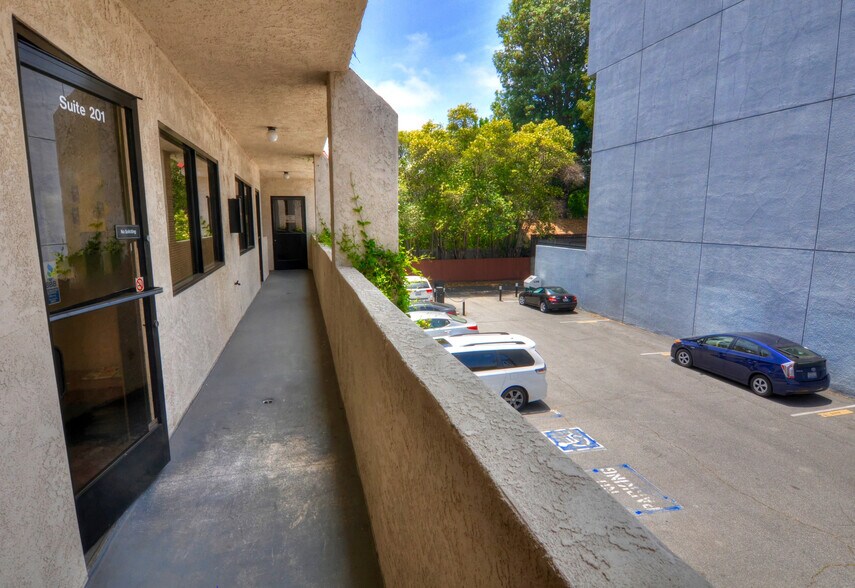 More Photos Of 15450 Ventura Blvd, Sherman Oaks Medical For Lease
