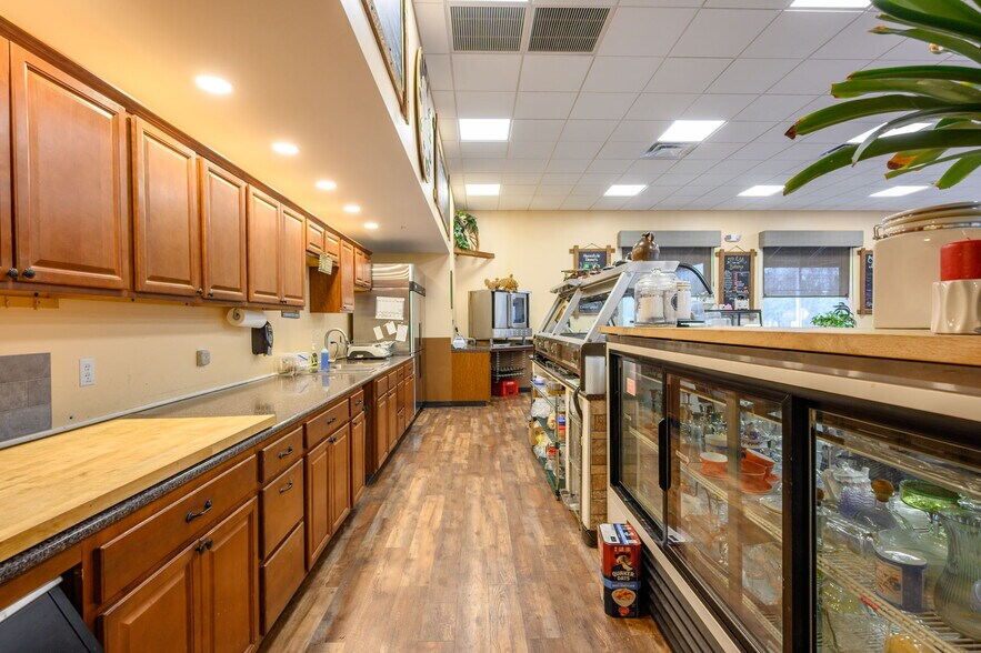 More Photos Of 499 State Rd, Plymouth Restaurant For Sale