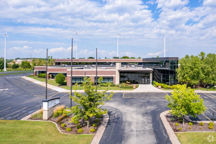 More Photos Of 1451 McMahon Dr, Neenah Office For Sale