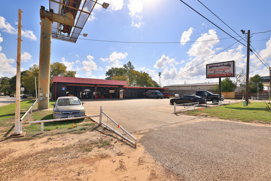 More Photos Of 2214 N Frazier St, Conroe Auto Repair For Sale