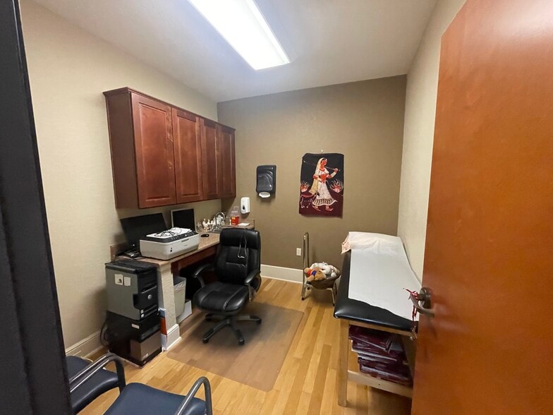 More Photos Of 8001-8003 Broadway St, San Antonio Unknown For Lease