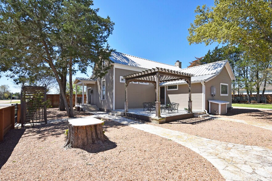 More Photos Of 315 Cedar St, New Ulm Specialty For Sale