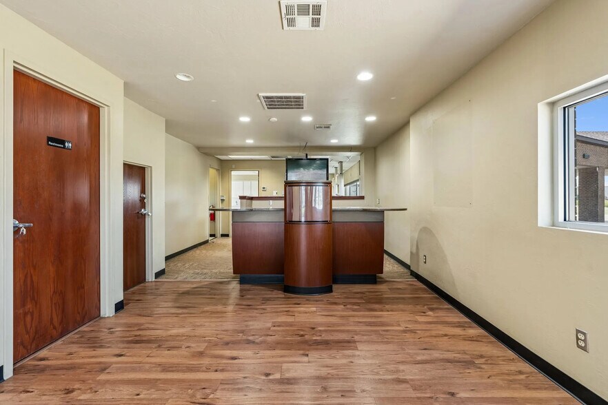 More Photos Of 700 E Memorial Rd, Oklahoma City Bank For Lease