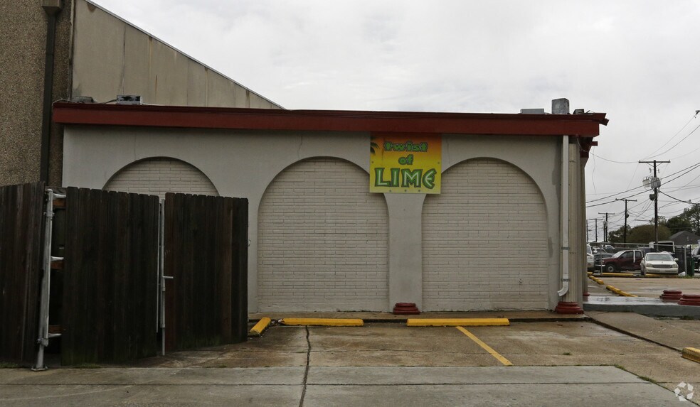 More Photos Of 2820 Lime St, Metairie Bar For Sale