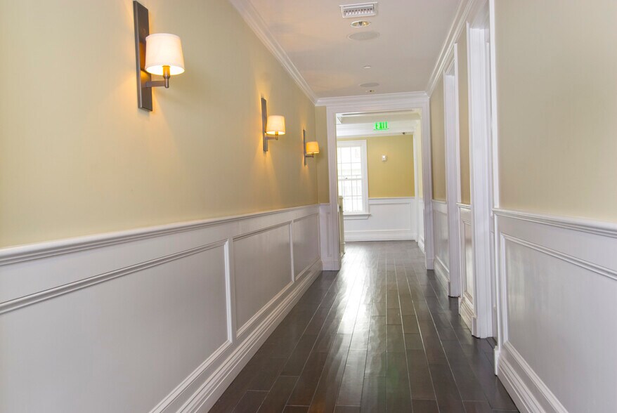 More Photos Of 4421 W Riverside Dr, Burbank Office For Lease