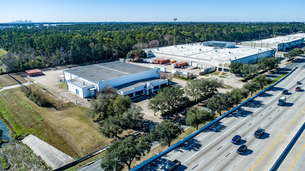 More Photos Of 4950 N Sam Houston Pky E, Houston Warehouse For Lease
