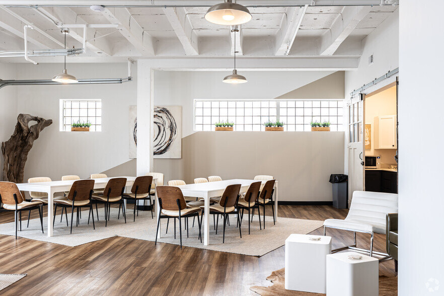 More Photos Of 325 E 31st St, Kansas City Office For Lease