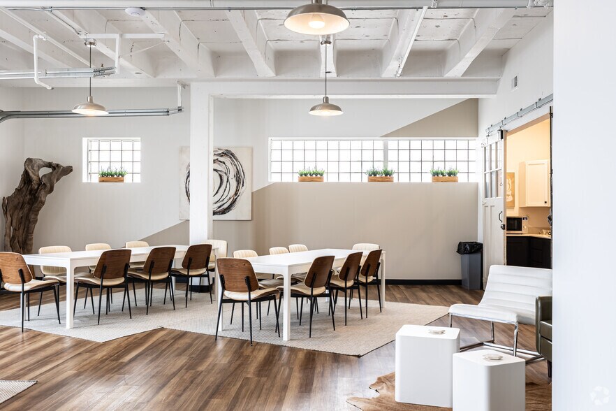 More Photos Of 325 E 31st St, Kansas City Office For Lease