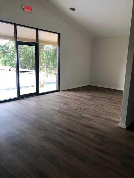 More Photos Of 1801 E Loop 336, Conroe Warehouse For Lease