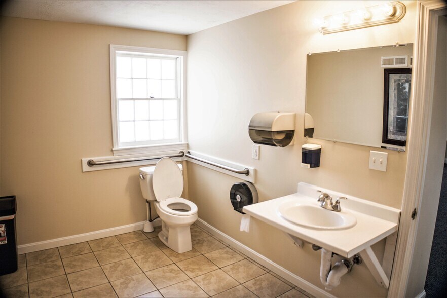 More Photos Of 348 Boston Post Rd, Sudbury Storefront Retail Office For Lease