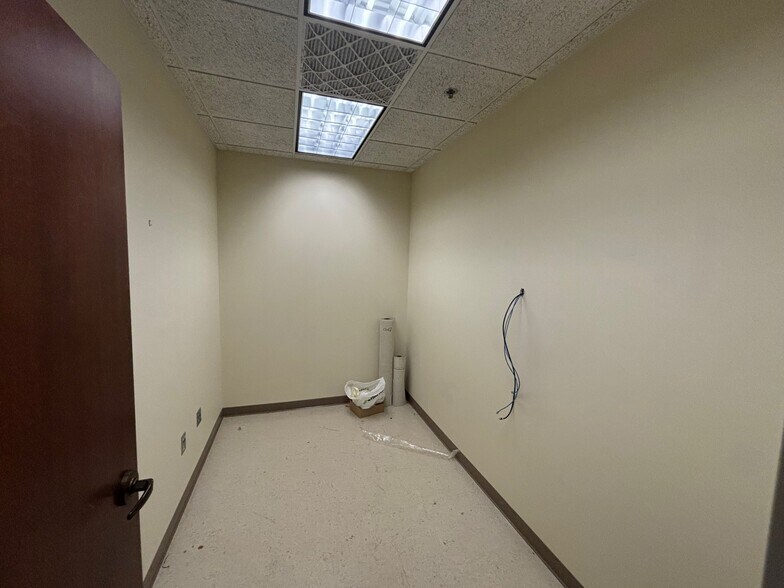 More Photos Of 21 SE 3rd St, Evansville Office For Lease