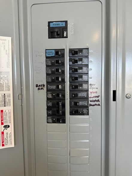 More Photos Of 1203 Badger St, Yorkville Warehouse For Lease