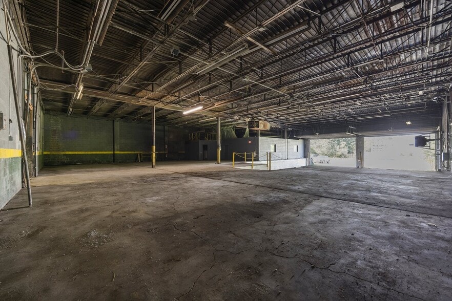 More Photos Of 1901 Old Butler Rd, New Castle Warehouse For Sale