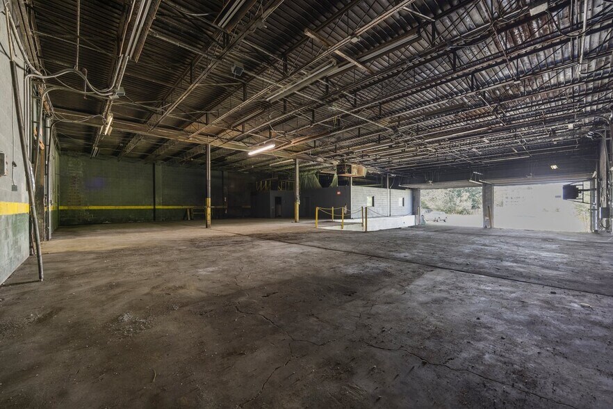 More Photos Of 1901 Old Butler Rd, New Castle Warehouse For Sale