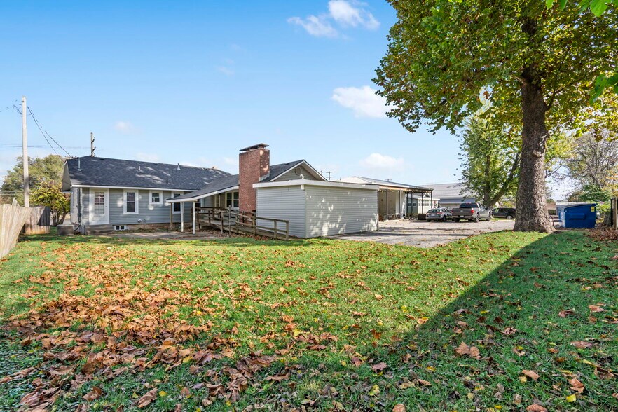 More Photos Of 1658 Saint Louis St, Springfield Office For Lease