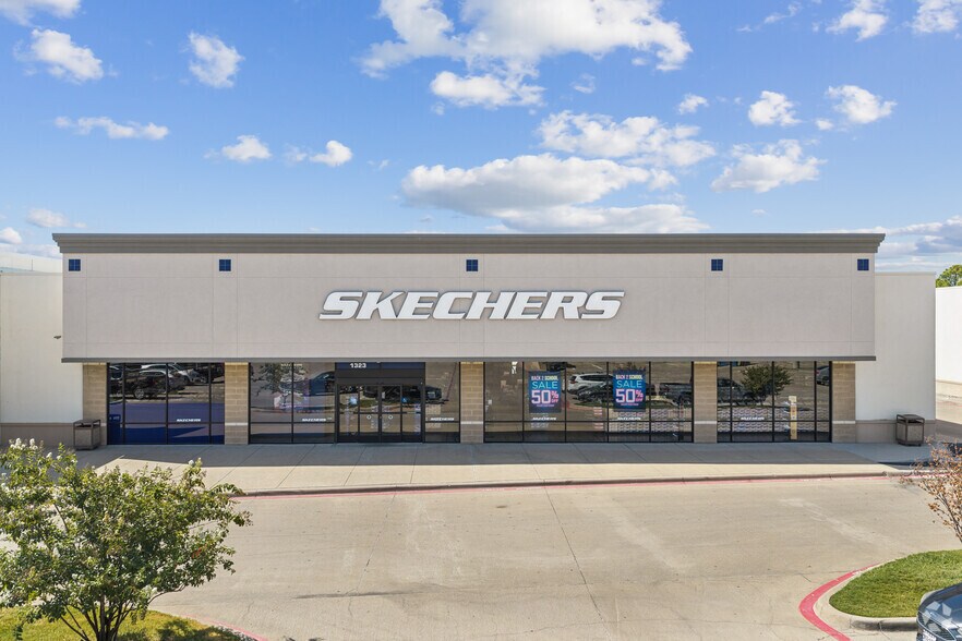 More Photos Of 1309-1323 W Pipeline Rd, Hurst General Retail For Sale