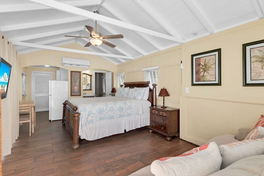More Photos Of 243 61st St, Marathon Hotel For Sale