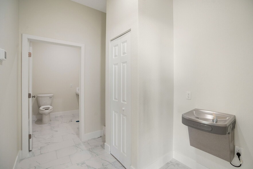 More Photos Of 6730 28th Street Cir E, Sarasota Warehouse For Sale