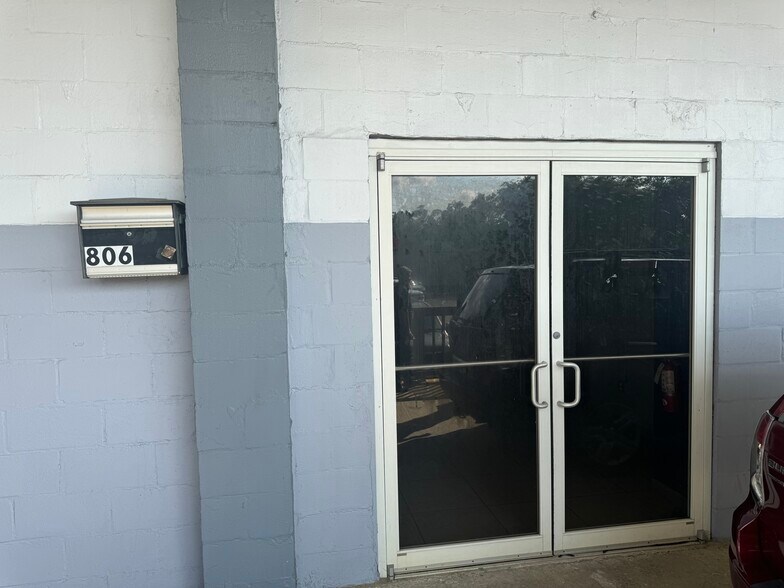 More Photos Of 800 N State St, Bunnell Storefront For Sale