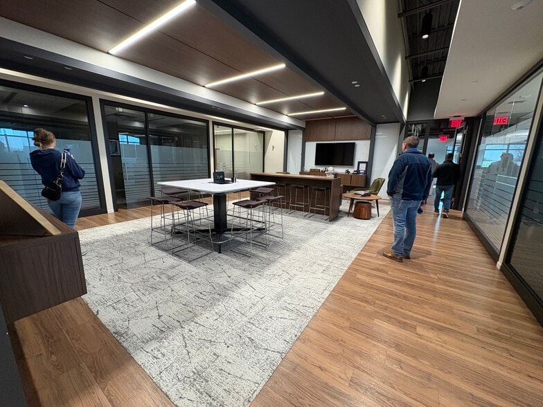 More Photos Of 3900 McCarty Ln, Lafayette Office For Sale