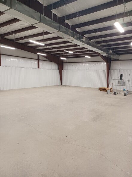 More Photos Of 7380 International Ct, Bartlesville Warehouse For Lease