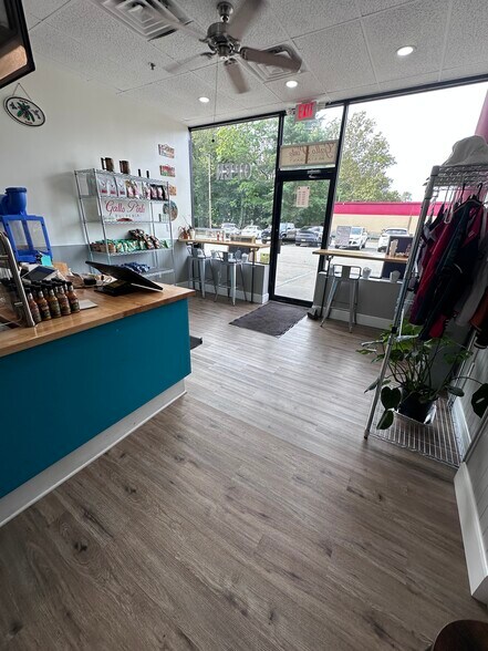 More Photos Of 1103 Goffle Rd, Hawthorne Storefront For Lease