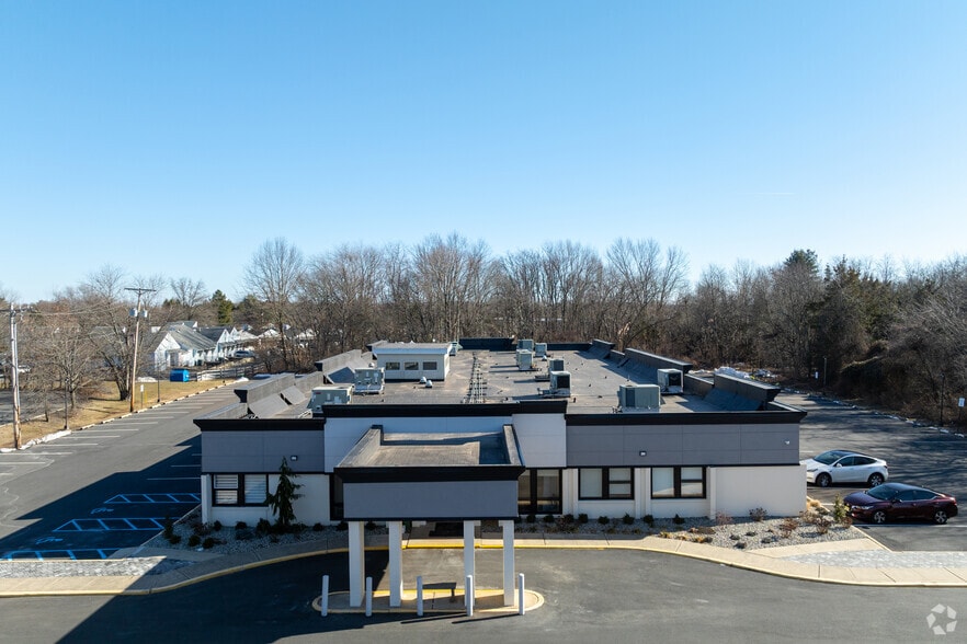 More Photos Of 900 W Main St, Freehold Medical For Lease