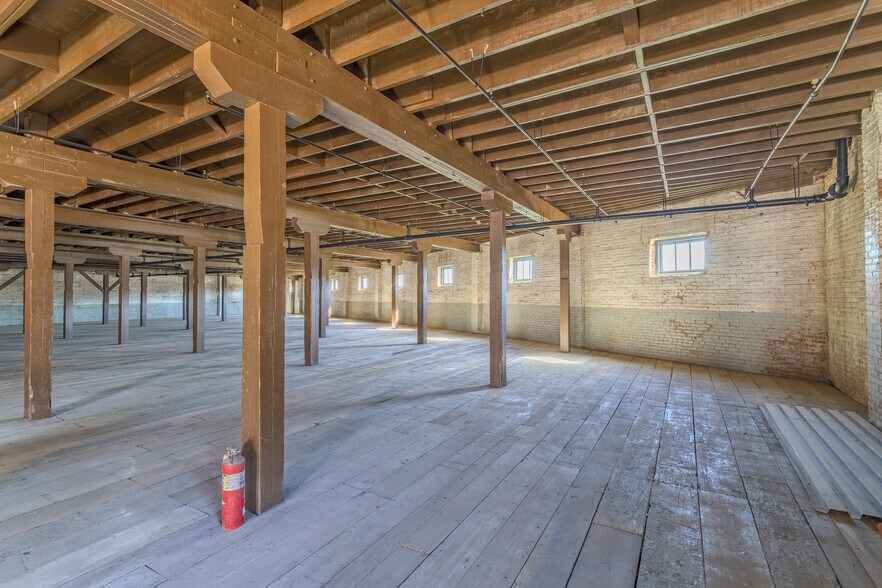 More Photos Of 2000 Nance St, Houston Loft Creative Space For Lease