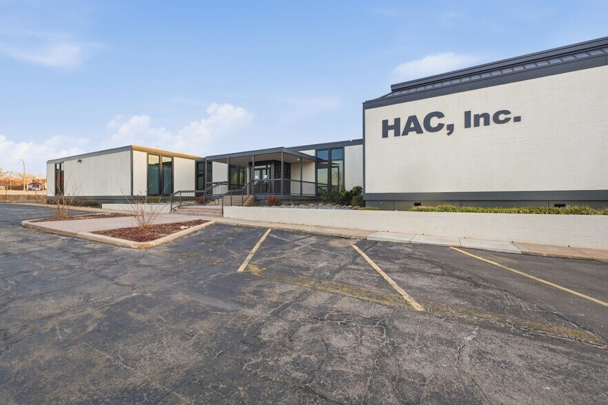 More Photos Of 390 NE 36th St, Oklahoma City Office For Sale