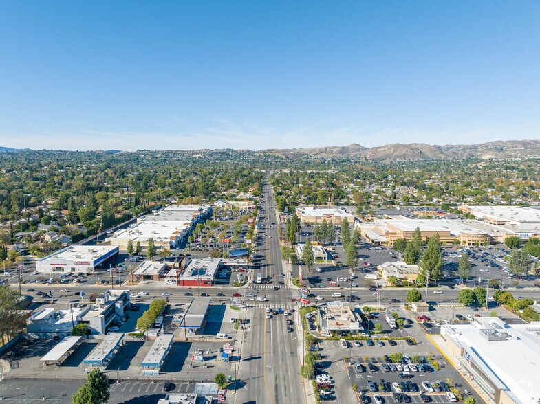 More Photos Of 22828-22968 Victory Blvd, Woodland Hills Unknown For Lease